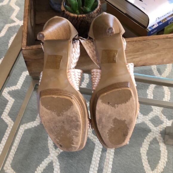 Pilar Abril Cream Heeled Sandals, Size 7 1/2 - Picture 9 of 9